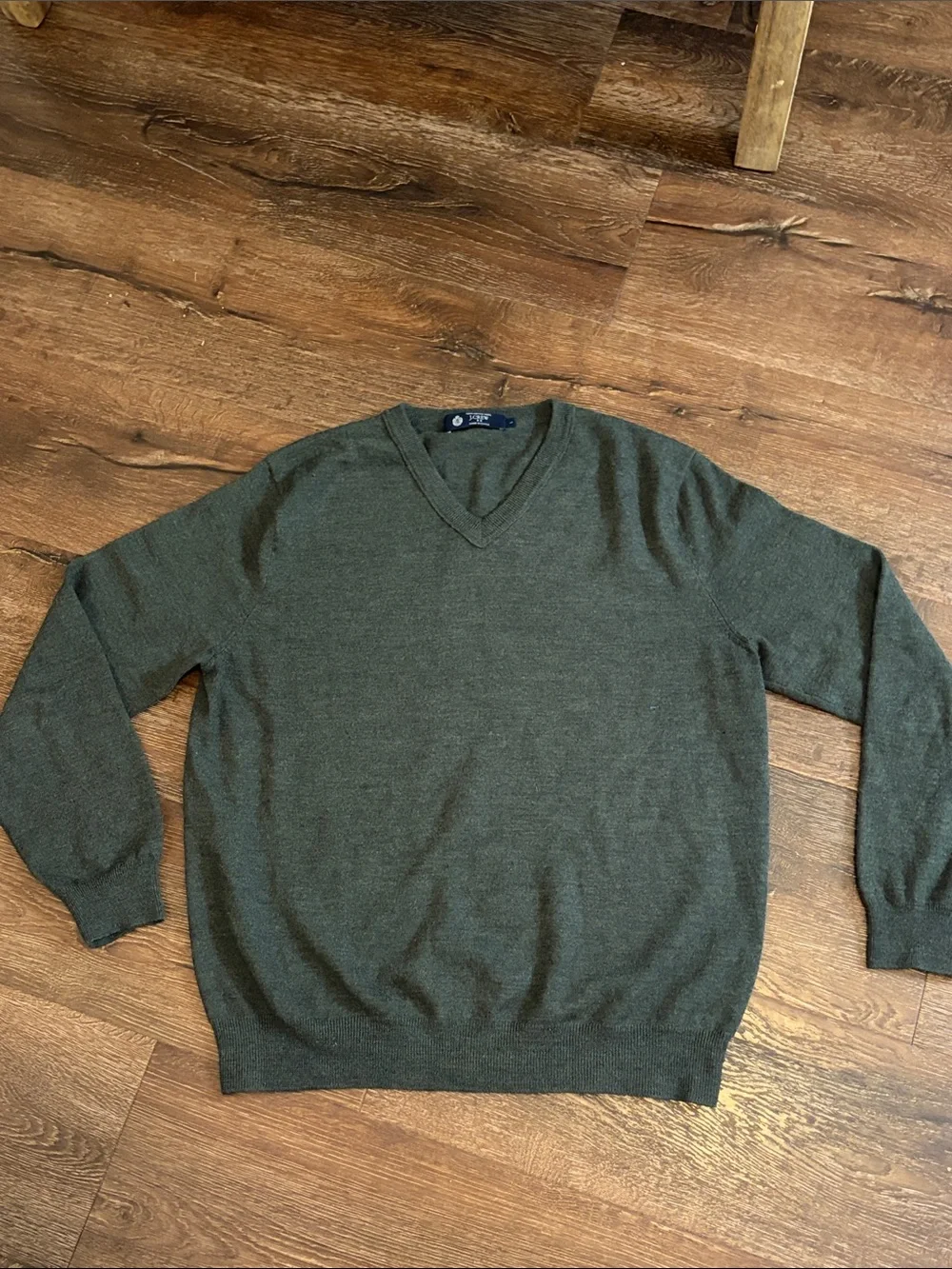 J Crew 100% Merino wool V-neck sweater Large EUC